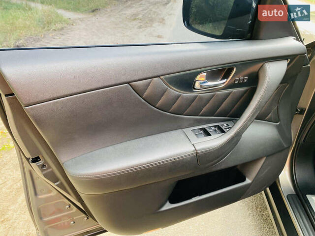 Серый Инфинити FX 35, объемом двигателя 3.5 л и пробегом 255 тыс. км за 11900 $, фото 34 на Automoto.ua
