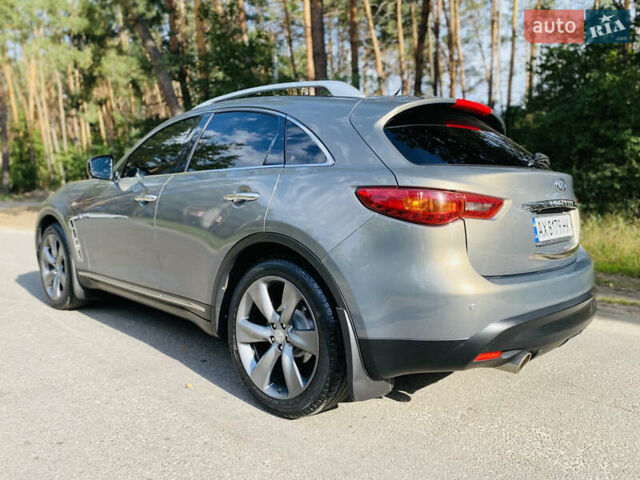 Серый Инфинити FX 35, объемом двигателя 3.5 л и пробегом 255 тыс. км за 11900 $, фото 6 на Automoto.ua