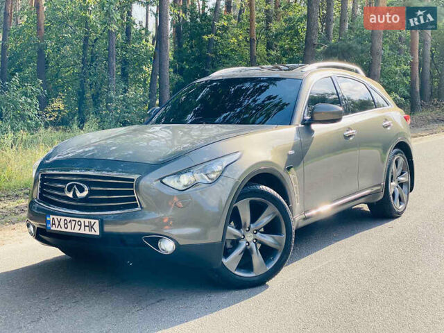 Серый Инфинити FX 35, объемом двигателя 3.5 л и пробегом 255 тыс. км за 11900 $, фото 2 на Automoto.ua