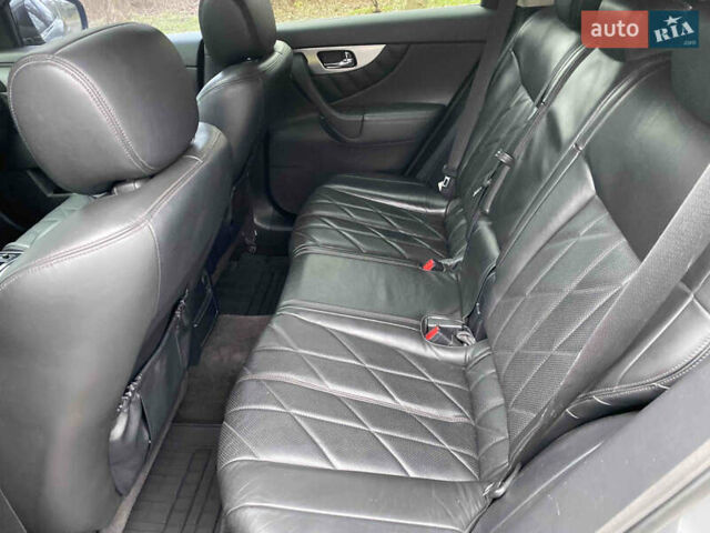 Серый Инфинити FX 35, объемом двигателя 3.5 л и пробегом 257 тыс. км за 11999 $, фото 15 на Automoto.ua