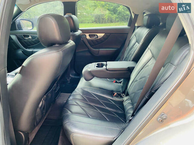 Серый Инфинити FX 35, объемом двигателя 3.5 л и пробегом 255 тыс. км за 11900 $, фото 27 на Automoto.ua