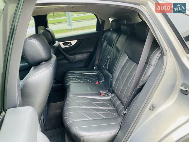 Серый Инфинити FX 35, объемом двигателя 3.5 л и пробегом 257 тыс. км за 11999 $, фото 33 на Automoto.ua