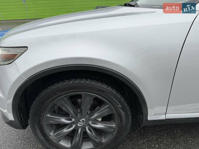 Серый Инфинити FX 35, объемом двигателя 3.5 л и пробегом 128 тыс. км за 10700 $, фото 11 на Automoto.ua