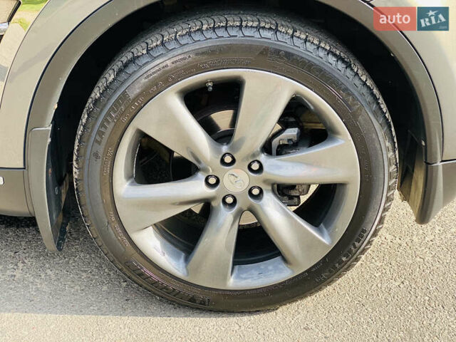 Серый Инфинити FX 35, объемом двигателя 3.5 л и пробегом 255 тыс. км за 11900 $, фото 19 на Automoto.ua