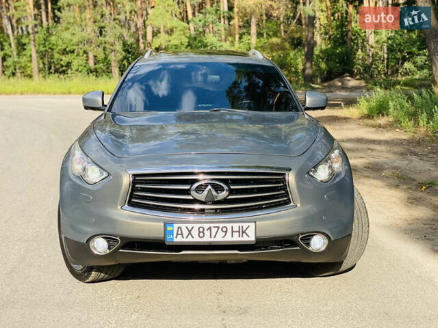 Серый Инфинити FX 35, объемом двигателя 3.5 л и пробегом 255 тыс. км за 11900 $, фото 5 на Automoto.ua