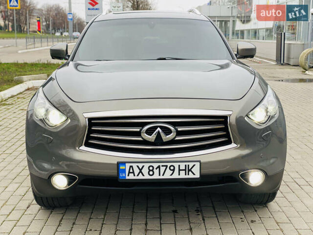 Серый Инфинити FX 35, объемом двигателя 3.5 л и пробегом 257 тыс. км за 11999 $, фото 2 на Automoto.ua