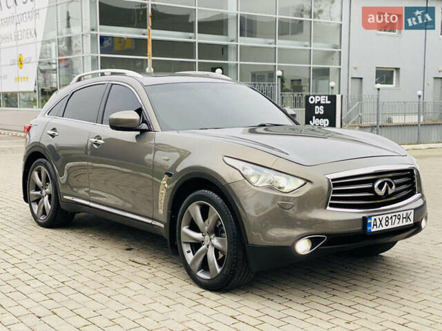 Серый Инфинити FX 35, объемом двигателя 3.5 л и пробегом 257 тыс. км за 11999 $, фото 12 на Automoto.ua