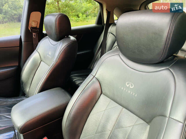 Серый Инфинити FX 35, объемом двигателя 3.5 л и пробегом 255 тыс. км за 11900 $, фото 33 на Automoto.ua