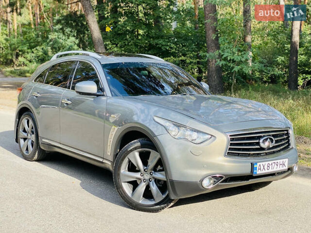 Серый Инфинити FX 35, объемом двигателя 3.5 л и пробегом 255 тыс. км за 11900 $, фото 11 на Automoto.ua