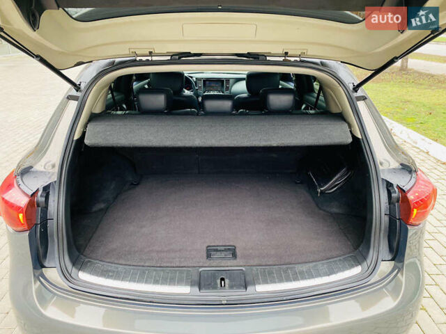 Серый Инфинити FX 35, объемом двигателя 3.5 л и пробегом 257 тыс. км за 11999 $, фото 5 на Automoto.ua