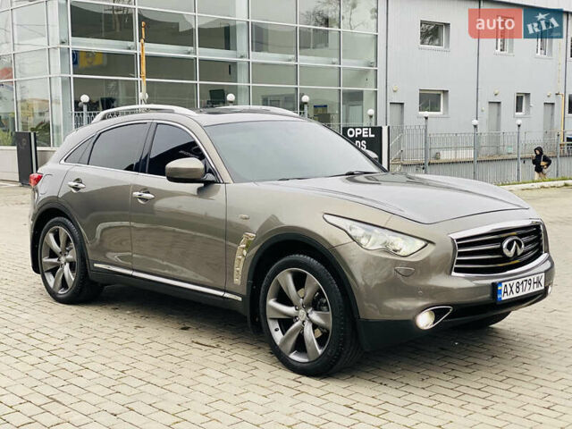 Серый Инфинити FX 35, объемом двигателя 3.5 л и пробегом 257 тыс. км за 11999 $, фото 9 на Automoto.ua
