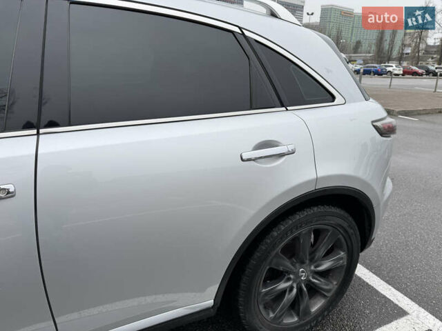 Серый Инфинити FX 35, объемом двигателя 3.5 л и пробегом 128 тыс. км за 10700 $, фото 13 на Automoto.ua