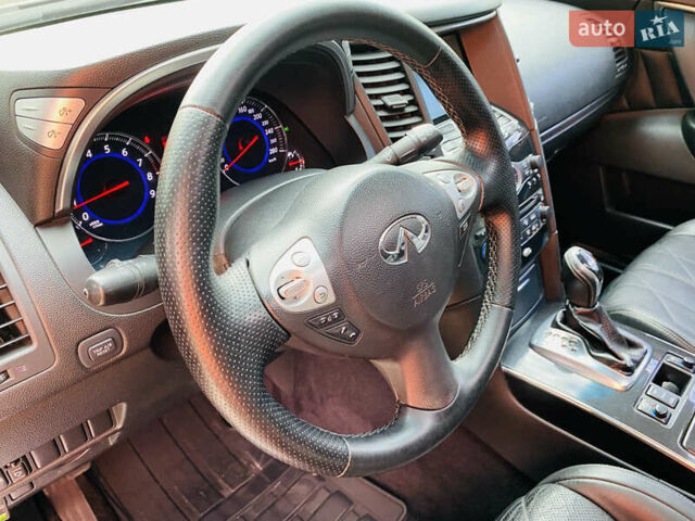 Серый Инфинити FX 35, объемом двигателя 3.5 л и пробегом 255 тыс. км за 11900 $, фото 41 на Automoto.ua
