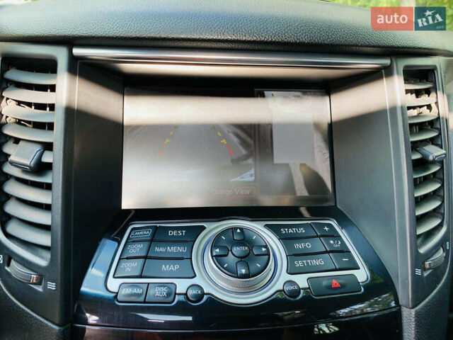 Серый Инфинити FX 35, объемом двигателя 3.5 л и пробегом 255 тыс. км за 11900 $, фото 7 на Automoto.ua