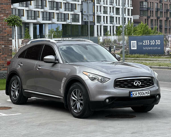 Сірий Інфініті FX 35, об'ємом двигуна 3.5 л та пробігом 200 тис. км за 12000 $, фото 2 на Automoto.ua