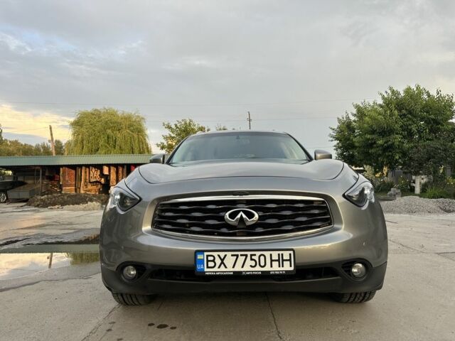 Серый Инфинити FX 35, объемом двигателя 3.5 л и пробегом 293 тыс. км за 12000 $, фото 6 на Automoto.ua