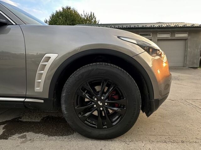 Серый Инфинити FX 35, объемом двигателя 3.5 л и пробегом 293 тыс. км за 12000 $, фото 7 на Automoto.ua