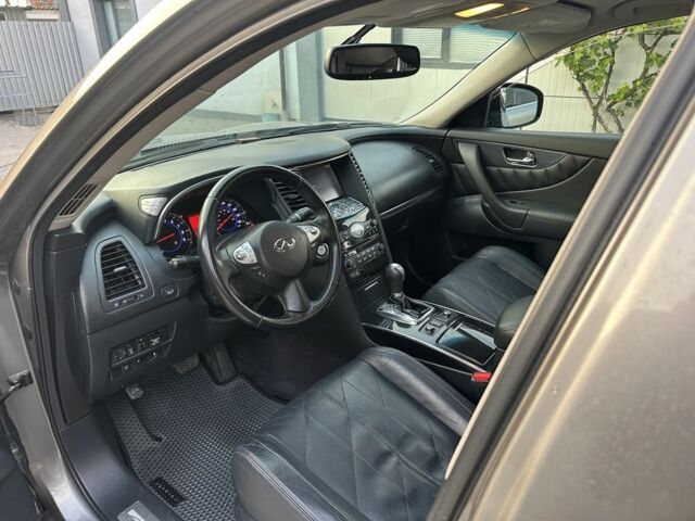 Серый Инфинити FX 35, объемом двигателя 3.5 л и пробегом 293 тыс. км за 12000 $, фото 8 на Automoto.ua