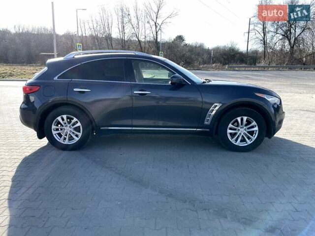 Серый Инфинити FX 35, объемом двигателя 3.5 л и пробегом 300 тыс. км за 11000 $, фото 2 на Automoto.ua