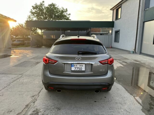 Серый Инфинити FX 35, объемом двигателя 3.5 л и пробегом 293 тыс. км за 12000 $, фото 4 на Automoto.ua