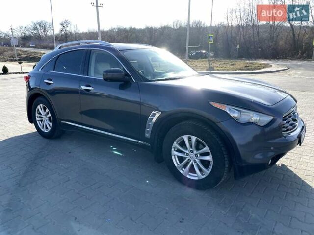 Серый Инфинити FX 35, объемом двигателя 3.5 л и пробегом 300 тыс. км за 11000 $, фото 1 на Automoto.ua