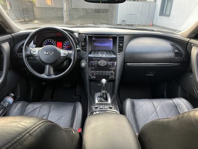 Серый Инфинити FX 35, объемом двигателя 3.5 л и пробегом 293 тыс. км за 12000 $, фото 9 на Automoto.ua