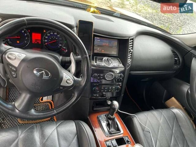 Оранжевый Инфинити FX 35, объемом двигателя 3.5 л и пробегом 150 тыс. км за 11400 $, фото 7 на Automoto.ua