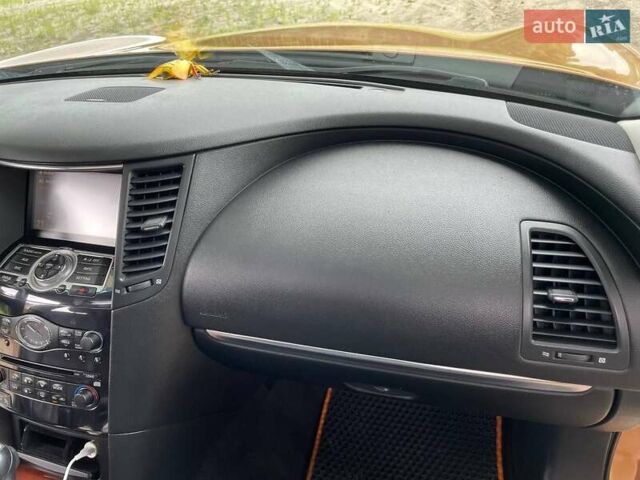 Оранжевый Инфинити FX 35, объемом двигателя 3.5 л и пробегом 150 тыс. км за 11400 $, фото 4 на Automoto.ua