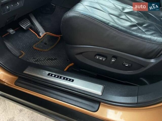 Оранжевый Инфинити FX 35, объемом двигателя 3.5 л и пробегом 150 тыс. км за 11400 $, фото 5 на Automoto.ua