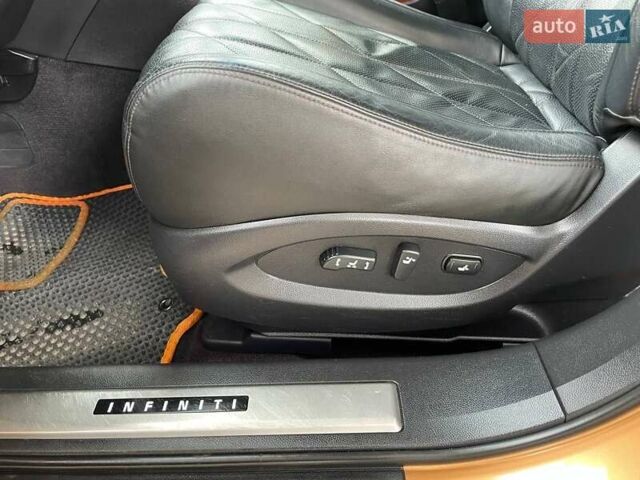 Оранжевый Инфинити FX 35, объемом двигателя 3.5 л и пробегом 150 тыс. км за 11400 $, фото 1 на Automoto.ua
