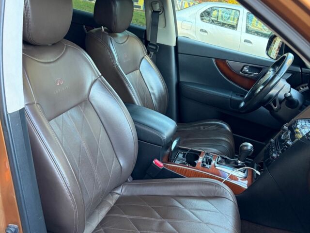 Инфинити FX 35 2008 в Днепре (Днепропетровске) на Automoto.ua Оранжевый Инфинити FX 35, объемом двигателя 3.5 л и пробегом 235 тыс. км за 12999 $, фото 8 на Automoto.ua