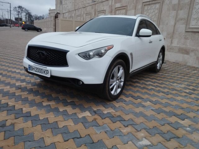 Белый Инфинити FX 37, объемом двигателя 3.7 л и пробегом 265 тыс. км за 12900 $, фото 7 на Automoto.ua