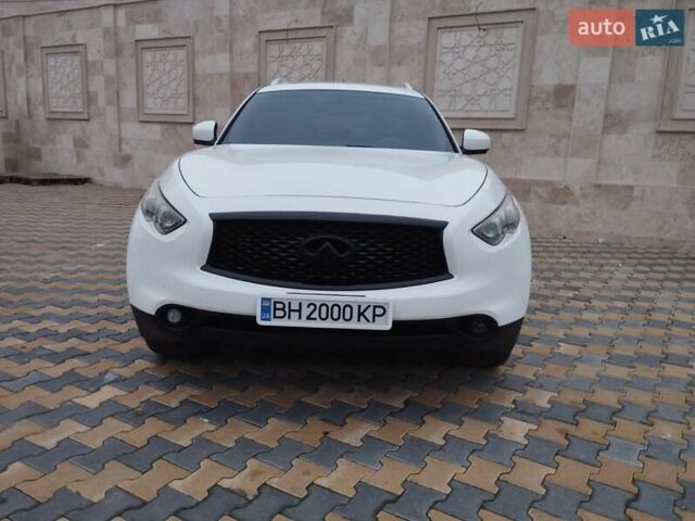 Белый Инфинити FX 37, объемом двигателя 3.7 л и пробегом 265 тыс. км за 12900 $, фото 7 на Automoto.ua