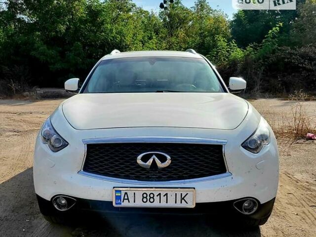 Білий Інфініті FX 37, об'ємом двигуна 3.7 л та пробігом 199 тис. км за 15000 $, фото 8 на Automoto.ua