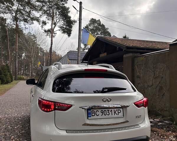 Белый Инфинити FX 37, объемом двигателя 3.7 л и пробегом 160 тыс. км за 14900 $, фото 9 на Automoto.ua