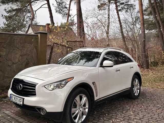 Белый Инфинити FX 37, объемом двигателя 3.7 л и пробегом 160 тыс. км за 14900 $, фото 1 на Automoto.ua