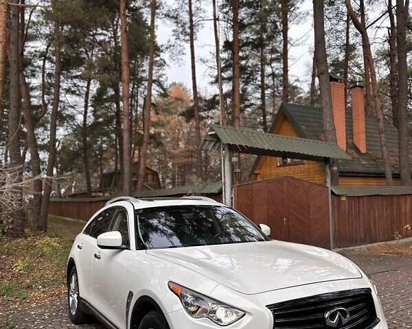 Белый Инфинити FX 37, объемом двигателя 3.7 л и пробегом 160 тыс. км за 14900 $, фото 25 на Automoto.ua