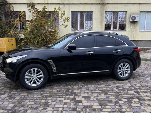 Черный Инфинити FX 37, объемом двигателя 3.7 л и пробегом 190 тыс. км за 13500 $, фото 2 на Automoto.ua