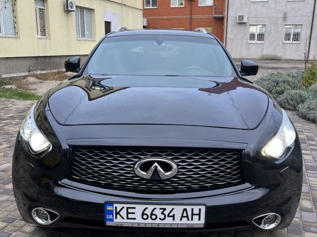 Черный Инфинити FX 37, объемом двигателя 3.7 л и пробегом 190 тыс. км за 13500 $, фото 1 на Automoto.ua