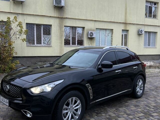 Черный Инфинити FX 37, объемом двигателя 3.7 л и пробегом 190 тыс. км за 13500 $, фото 5 на Automoto.ua