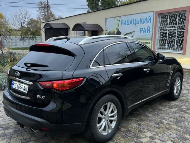 Черный Инфинити FX 37, объемом двигателя 3.7 л и пробегом 190 тыс. км за 13500 $, фото 4 на Automoto.ua