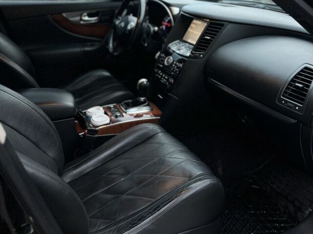 Черный Инфинити FX 37, объемом двигателя 3.7 л и пробегом 190 тыс. км за 13500 $, фото 9 на Automoto.ua