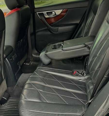 Чорний Інфініті FX 37, об'ємом двигуна 3.7 л та пробігом 321 тис. км за 13000 $, фото 26 на Automoto.ua