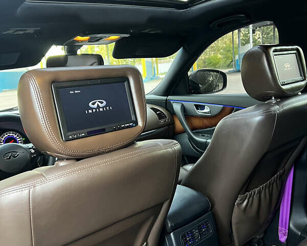 Черный Инфинити FX 37, объемом двигателя 3.7 л и пробегом 190 тыс. км за 16800 $, фото 18 на Automoto.ua