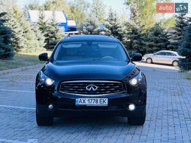Черный Инфинити FX 37, объемом двигателя 3.7 л и пробегом 183 тыс. км за 14850 $, фото 2 на Automoto.ua