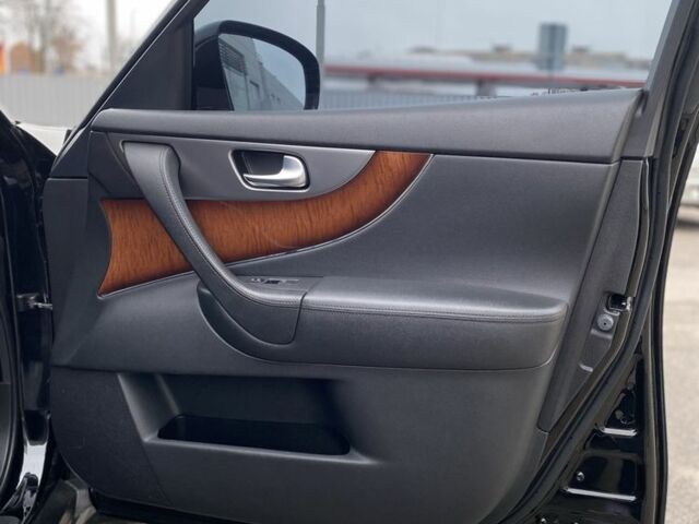 Чорний Інфініті FX 37, об'ємом двигуна 3.7 л та пробігом 186 тис. км за 18500 $, фото 19 на Automoto.ua