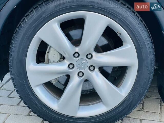 Черный Инфинити FX 37, объемом двигателя 3.7 л и пробегом 183 тыс. км за 14850 $, фото 27 на Automoto.ua