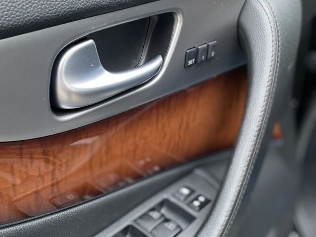 Чорний Інфініті FX 37, об'ємом двигуна 3.7 л та пробігом 186 тис. км за 18500 $, фото 8 на Automoto.ua