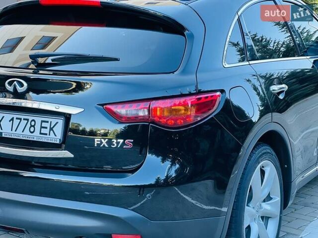 Черный Инфинити FX 37, объемом двигателя 3.7 л и пробегом 183 тыс. км за 14850 $, фото 18 на Automoto.ua