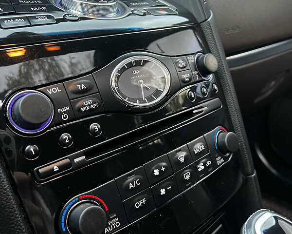 Черный Инфинити FX 37, объемом двигателя 3.7 л и пробегом 190 тыс. км за 16800 $, фото 24 на Automoto.ua